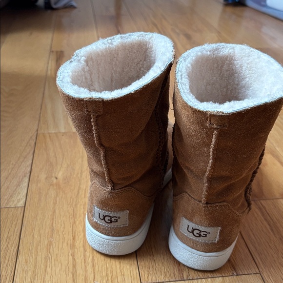 UGG Classic woman’s Mika Sneaker Boots Sz 7 - Picture 10 of 12
